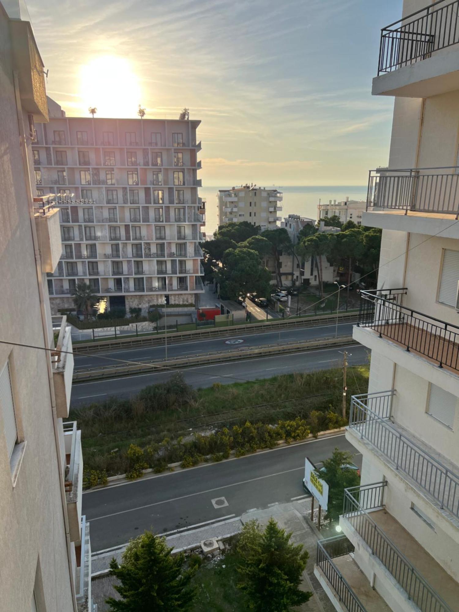 Deny * Durrës